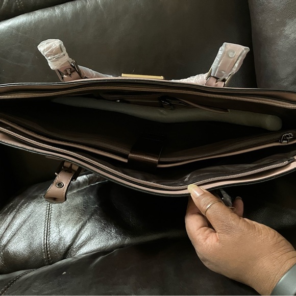 Faux leather MOSISO pink 17” laptop bag tote. - Picture 4 of 5